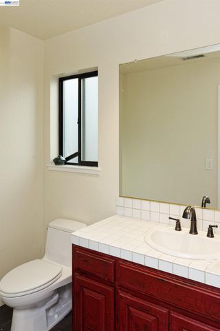 4903 Stoneridge Ct, Oakland, CA 94605