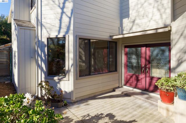 4903 Stoneridge Ct, Oakland, CA 94605