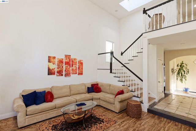 4903 Stoneridge Ct, Oakland, CA 94605