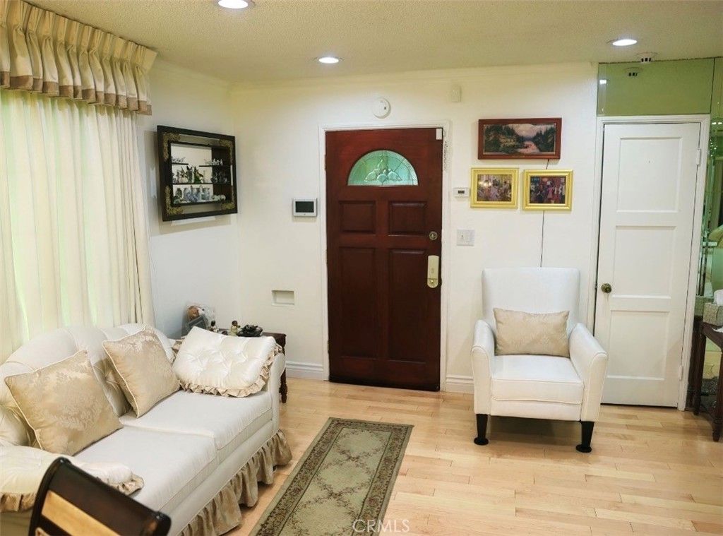 Image 2 of property listing at 1709 W 111th, Los Angeles, CA 90047