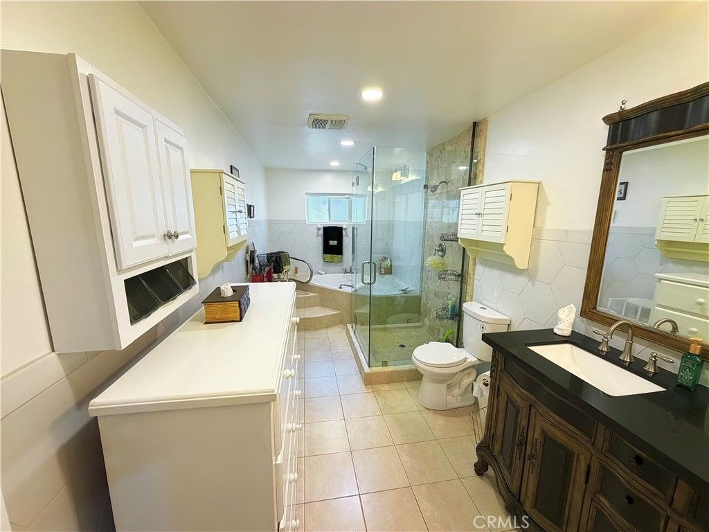 Image 7 of property listing at 1709 W 111th, Los Angeles, CA 90047
