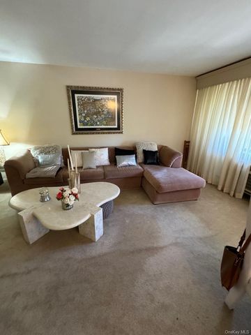 151-15 84th Street 3H, Howard Beach, NY 11414