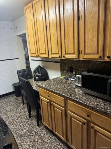 151-15 84th Street 3H, Howard Beach, NY 11414