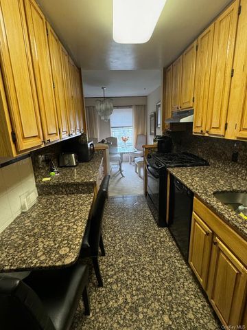 151-15 84th Street 3H, Howard Beach, NY 11414