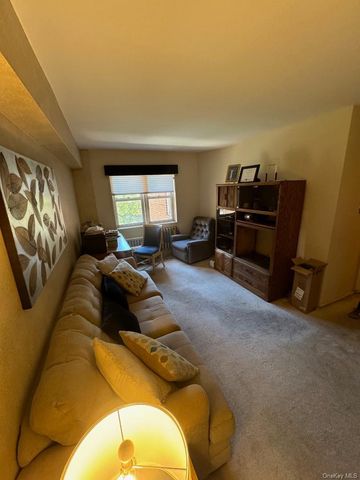 151-15 84th Street 3H, Howard Beach, NY 11414