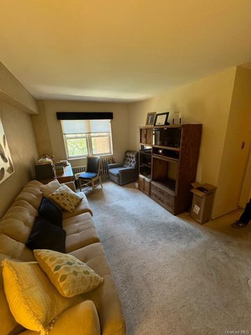 151-15 84th Street 3H, Howard Beach, NY 11414