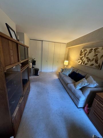 151-15 84th Street 3H, Howard Beach, NY 11414