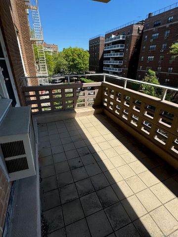 151-15 84th Street 3H, Howard Beach, NY 11414