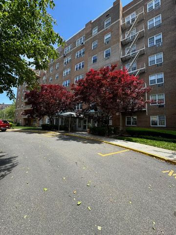151-15 84th Street 3H, Howard Beach, NY 11414