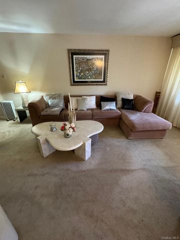151-15 84th Street 3H, Howard Beach, NY 11414