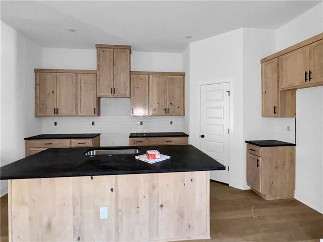 1810 E Fiji Street, Fayetteville, AR 72701