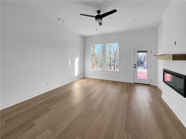 1810 E Fiji Street, Fayetteville, AR 72701