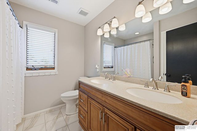 1117 Creighton Road, Papillion, NE 68046