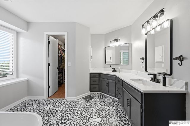 1117 Creighton Road, Papillion, NE 68046