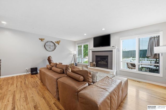 1117 Creighton Road, Papillion, NE 68046
