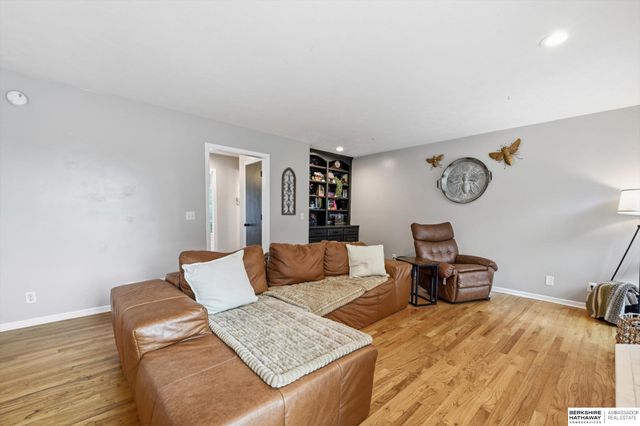 1117 Creighton Road, Papillion, NE 68046
