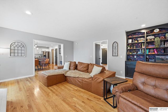 1117 Creighton Road, Papillion, NE 68046