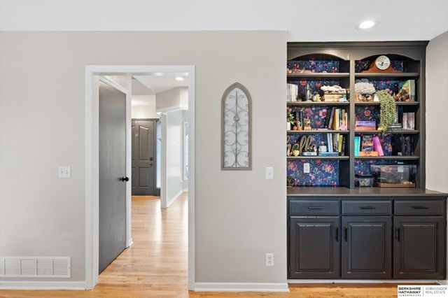 1117 Creighton Road, Papillion, NE 68046