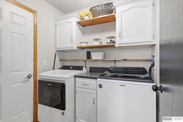 1117 Creighton Road, Papillion, NE 68046