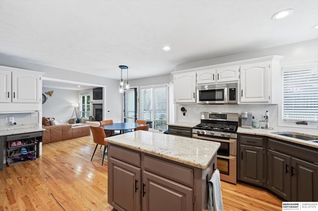 1117 Creighton Road, Papillion, NE 68046