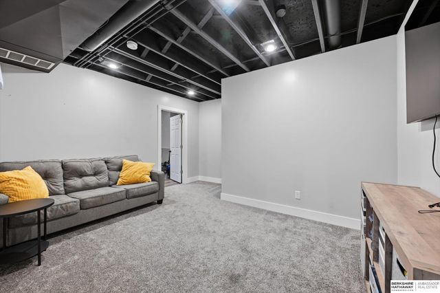 1117 Creighton Road, Papillion, NE 68046