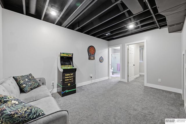 1117 Creighton Road, Papillion, NE 68046