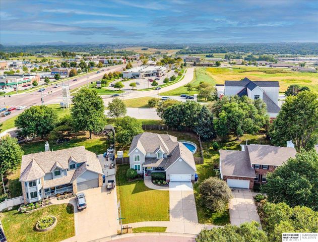 1117 Creighton Road, Papillion, NE 68046