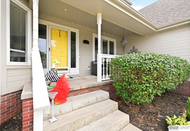 1117 Creighton Road, Papillion, NE 68046