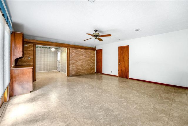 2439 Oaklawn, Lake Charles, LA 70605