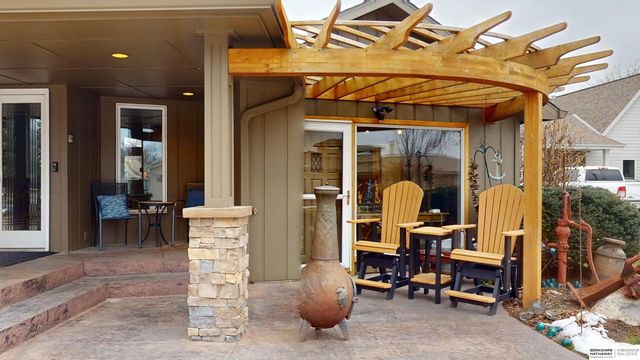 106 Abbey Landing, Valley, NE 68064