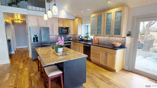 106 Abbey Landing, Valley, NE 68064