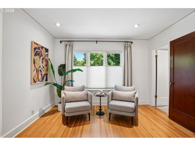 6607 Se REED COLLEGE Pl, Portland, OR 97202