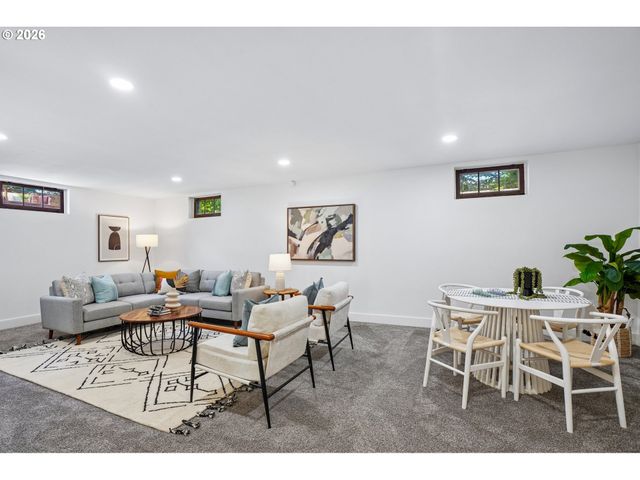 6607 Se REED COLLEGE Pl, Portland, OR 97202