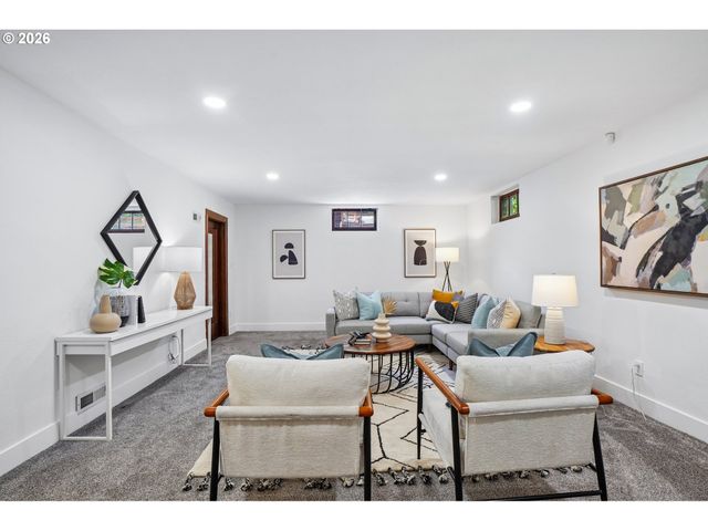 6607 Se REED COLLEGE Pl, Portland, OR 97202
