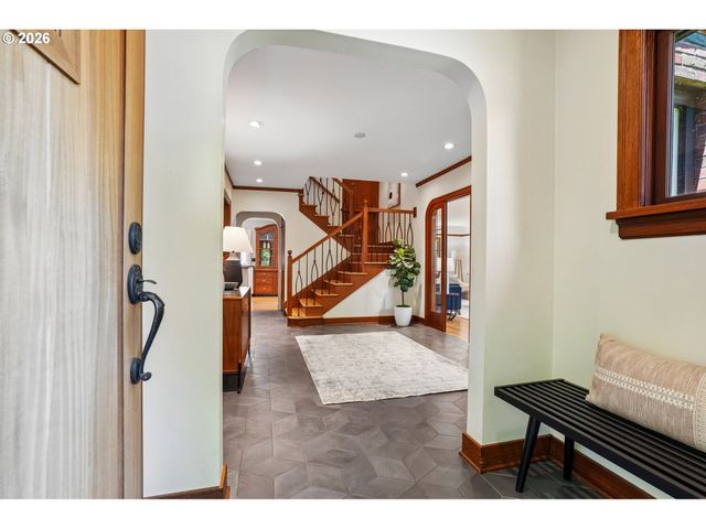 6607 Se REED COLLEGE Pl, Portland, OR 97202