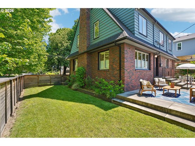 6607 Se REED COLLEGE Pl, Portland, OR 97202