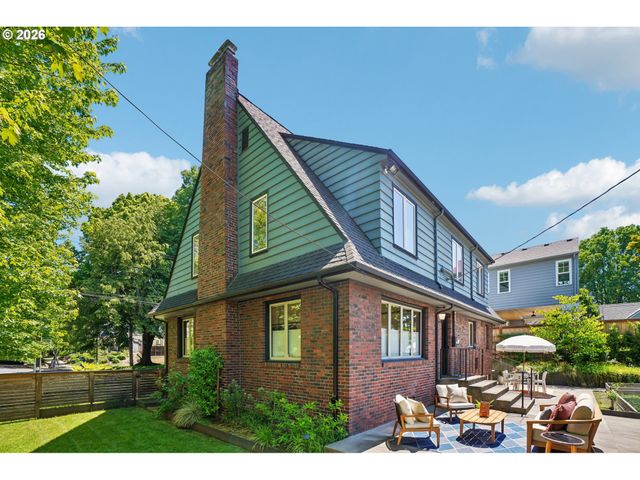 6607 Se REED COLLEGE Pl, Portland, OR 97202