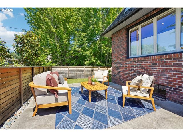 6607 Se REED COLLEGE Pl, Portland, OR 97202