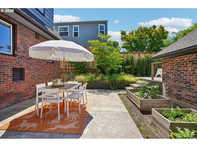 6607 Se REED COLLEGE Pl, Portland, OR 97202