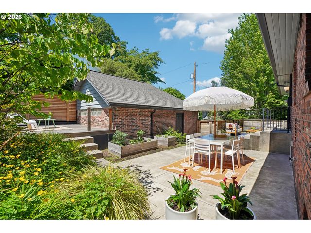 6607 Se REED COLLEGE Pl, Portland, OR 97202
