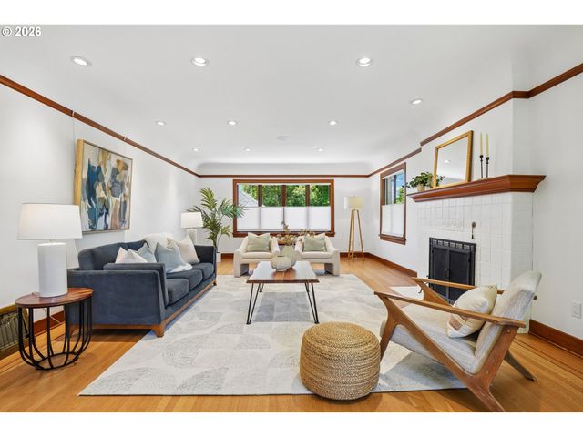 6607 Se REED COLLEGE Pl, Portland, OR 97202