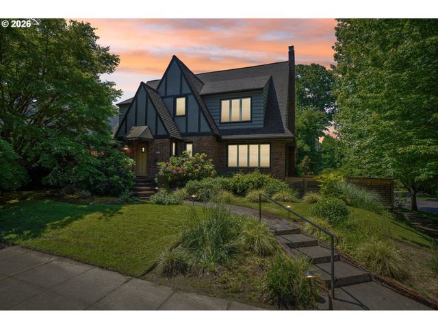 6607 Se REED COLLEGE Pl, Portland, OR 97202