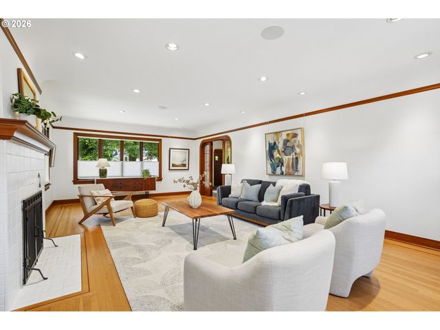 6607 Se REED COLLEGE Pl, Portland, OR 97202