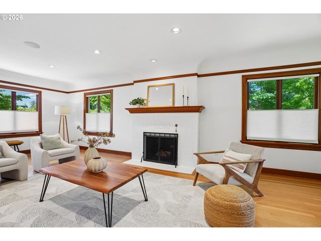 6607 Se REED COLLEGE Pl, Portland, OR 97202