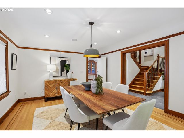 6607 Se REED COLLEGE Pl, Portland, OR 97202