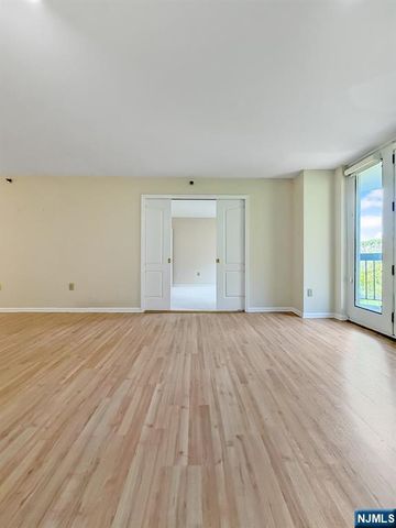 10 Smith Manor Boulevard 418, West Orange, NJ 07052