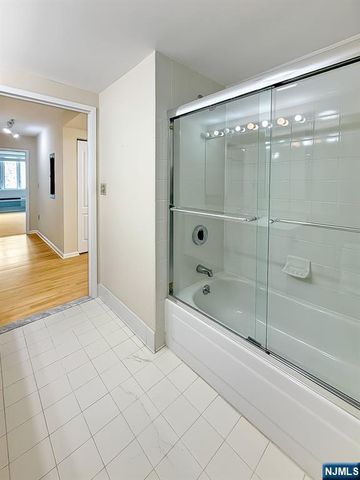 10 Smith Manor Boulevard 418, West Orange, NJ 07052