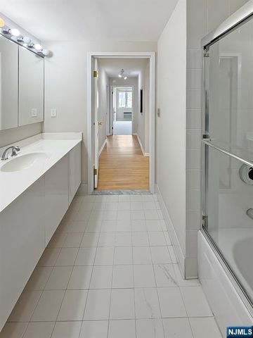 10 Smith Manor Boulevard 418, West Orange, NJ 07052