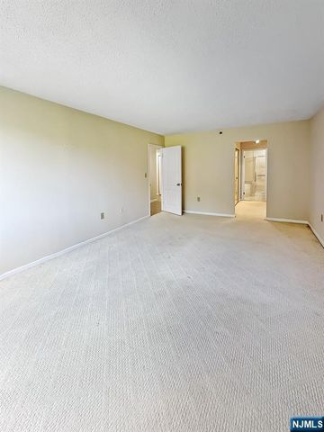 10 Smith Manor Boulevard 418, West Orange, NJ 07052