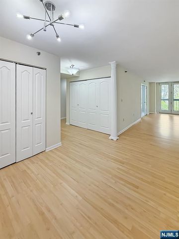 10 Smith Manor Boulevard 418, West Orange, NJ 07052